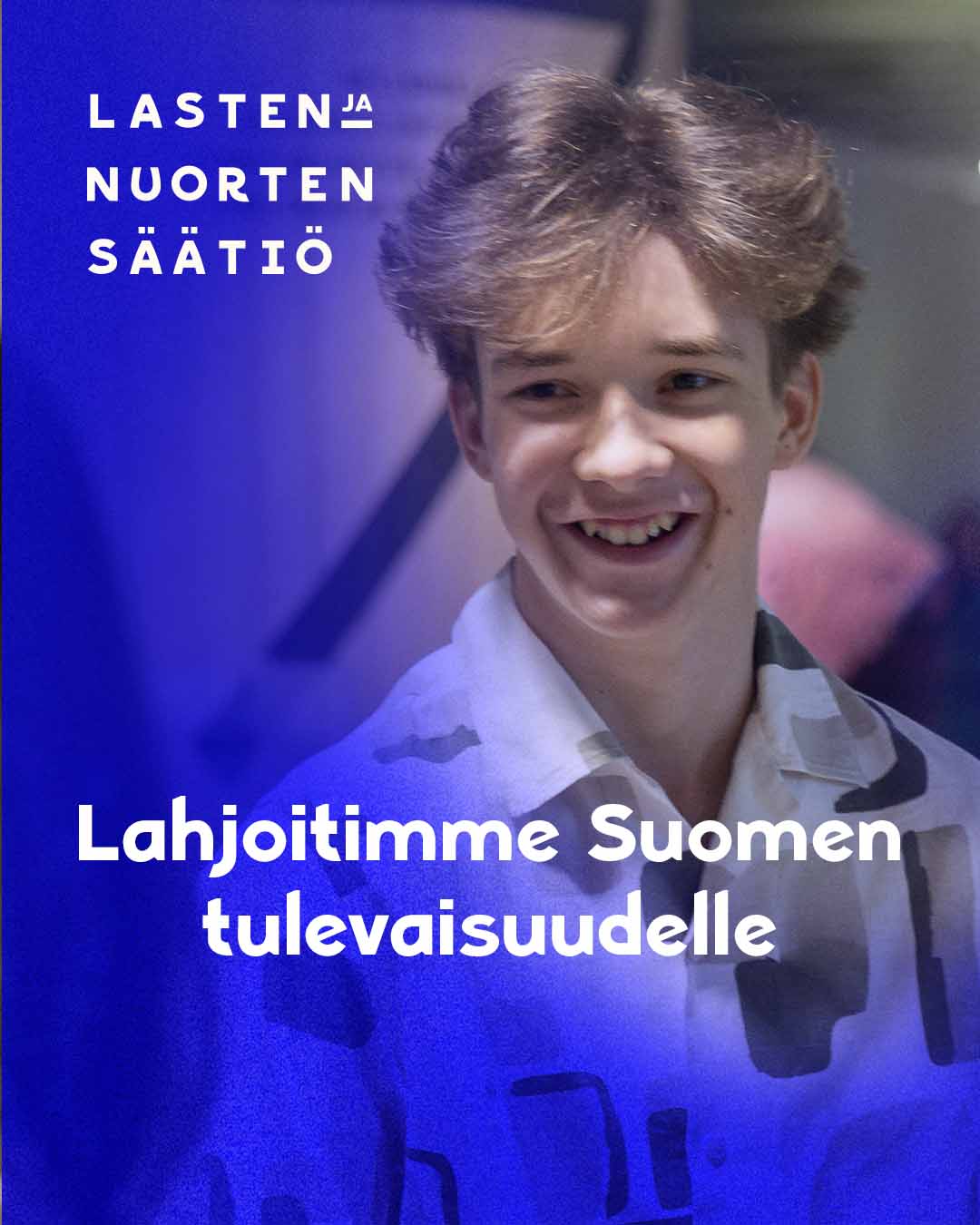 Hymyilevä poika, Lasten ja nuorten säätiön logo ja teksti: "Lahjoitimme Suomen tulevaisuudelle".